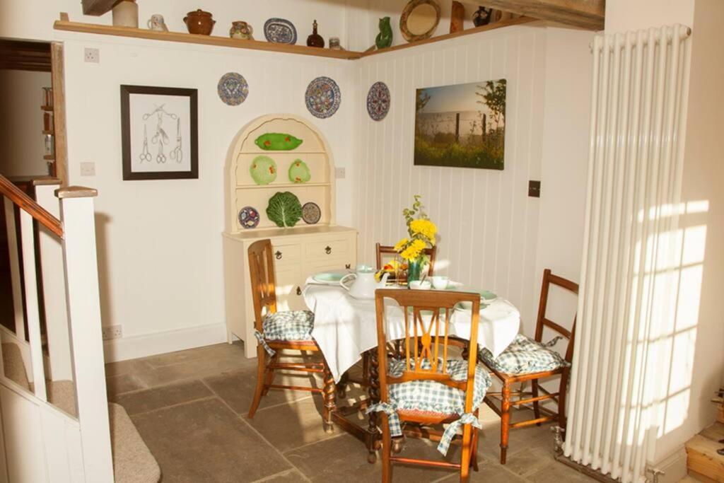 The Cottage Cross in Hand Extérieur photo