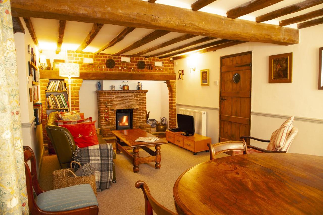 The Cottage Cross in Hand Extérieur photo