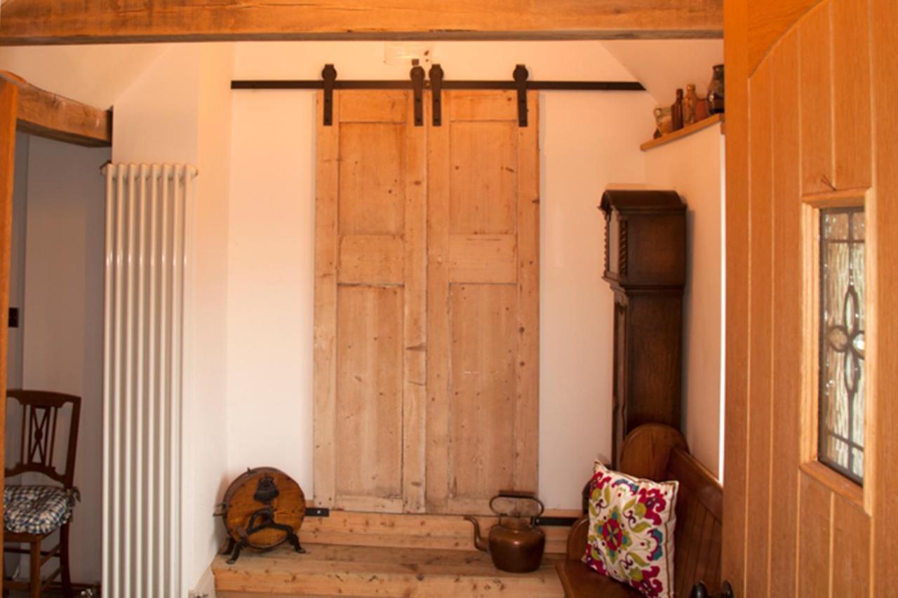 The Cottage Cross in Hand Extérieur photo